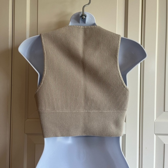 Babaton Taupe Sculpt Knit Deep V-Neck Cropped Tank Top Size Medium - Picture 6 of 12